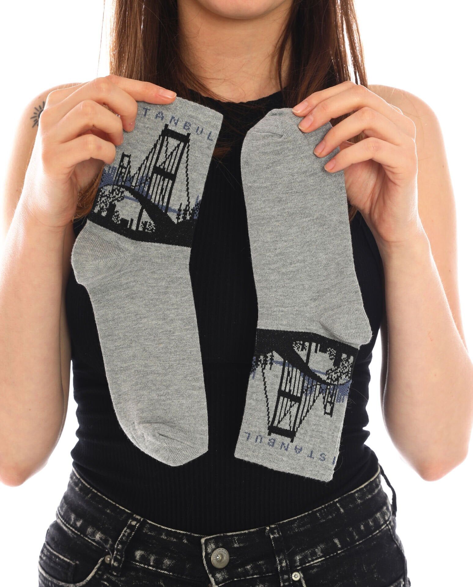 Boğaz Köprüsü Desenli Gri Renk Soket Çorap