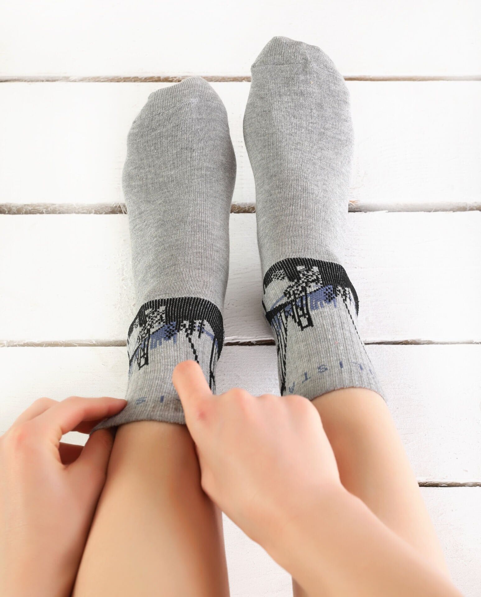 Boğaz Köprüsü Desenli Gri Renk Soket Çorap
