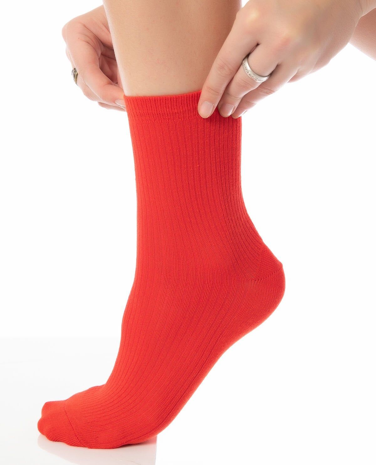 Cropt Kırmızı Renk Düz Soket Çorap