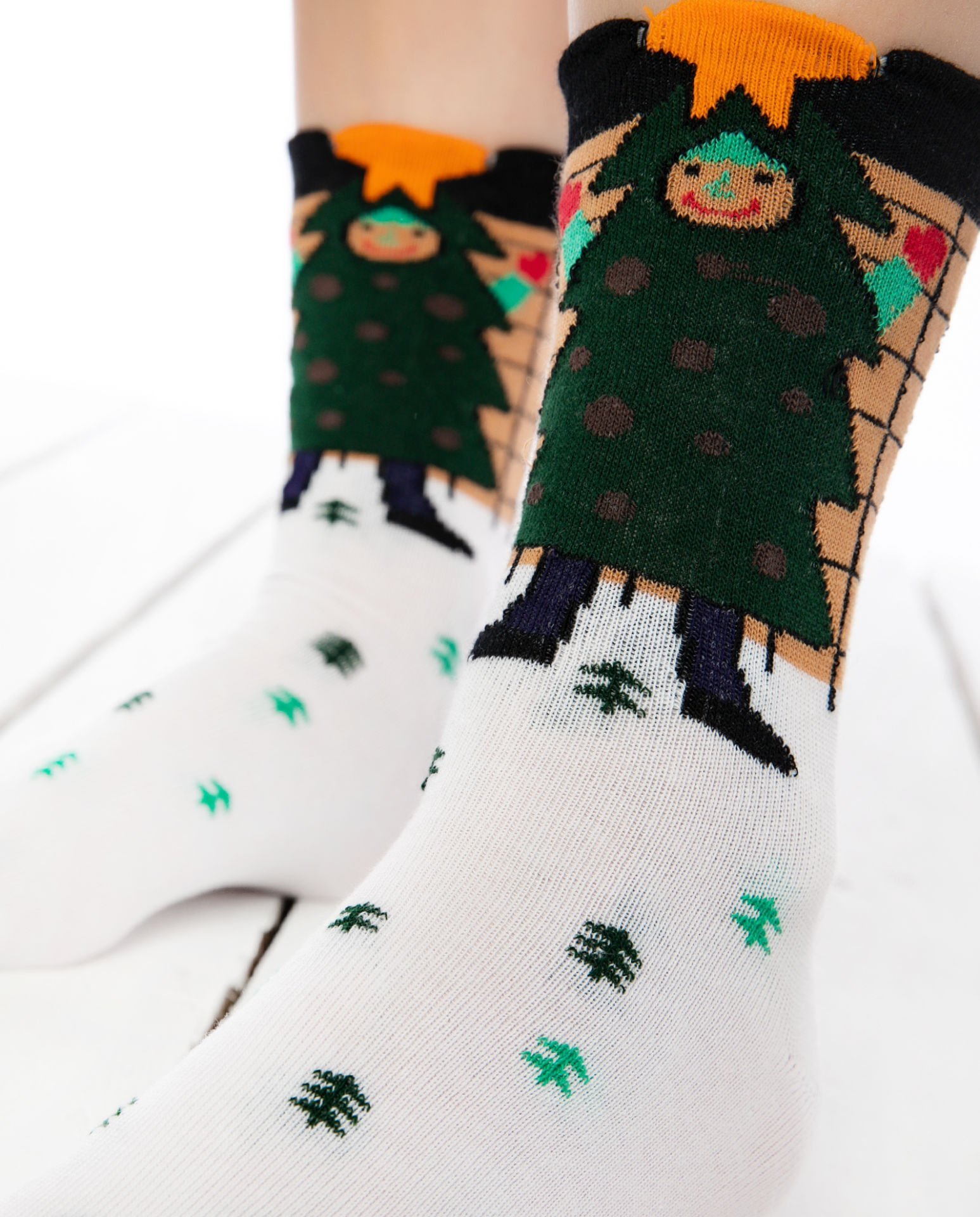 Mutlu Çam Ağacı Desen Soket Çorap