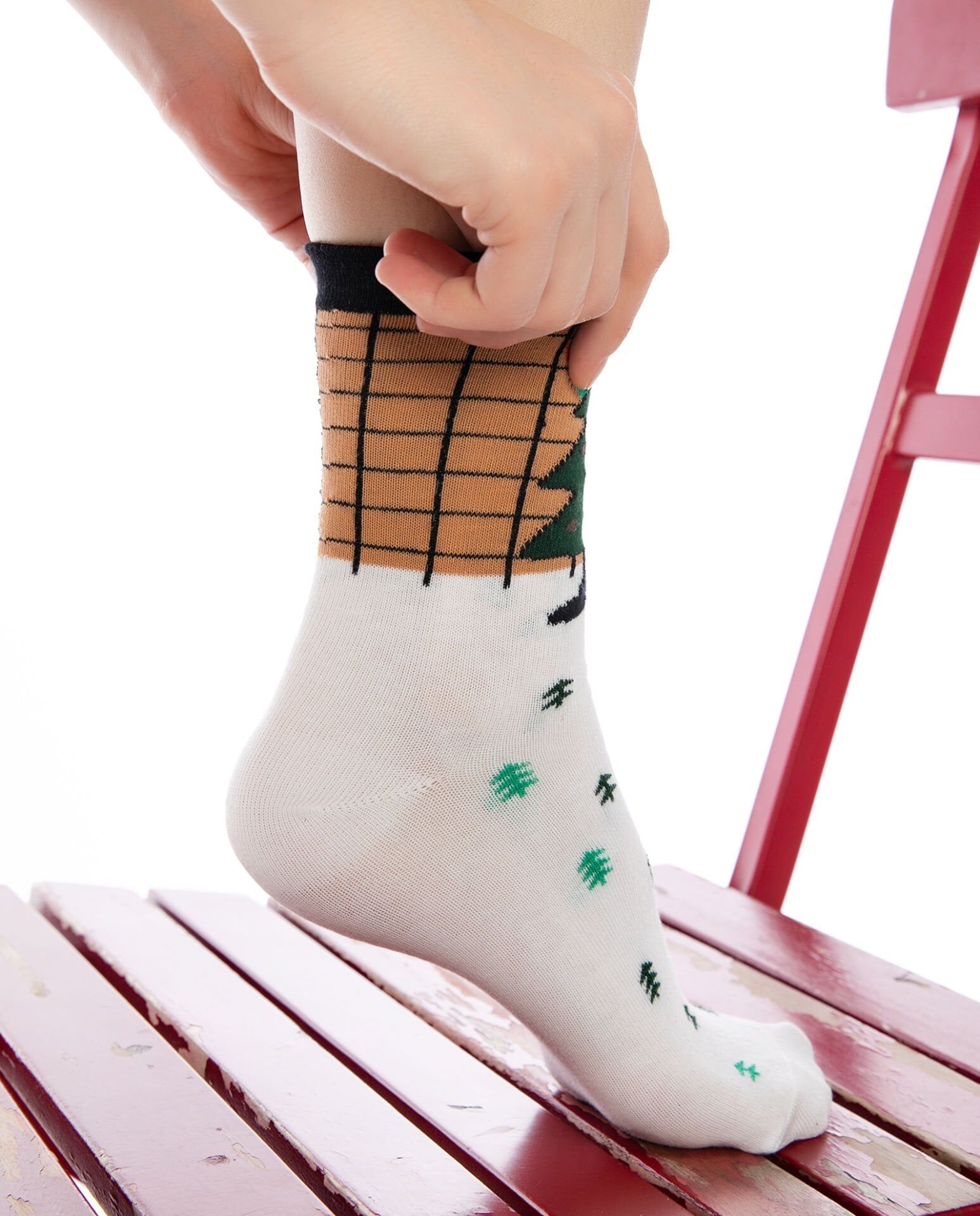 Mutlu Çam Ağacı Desen Soket Çorap