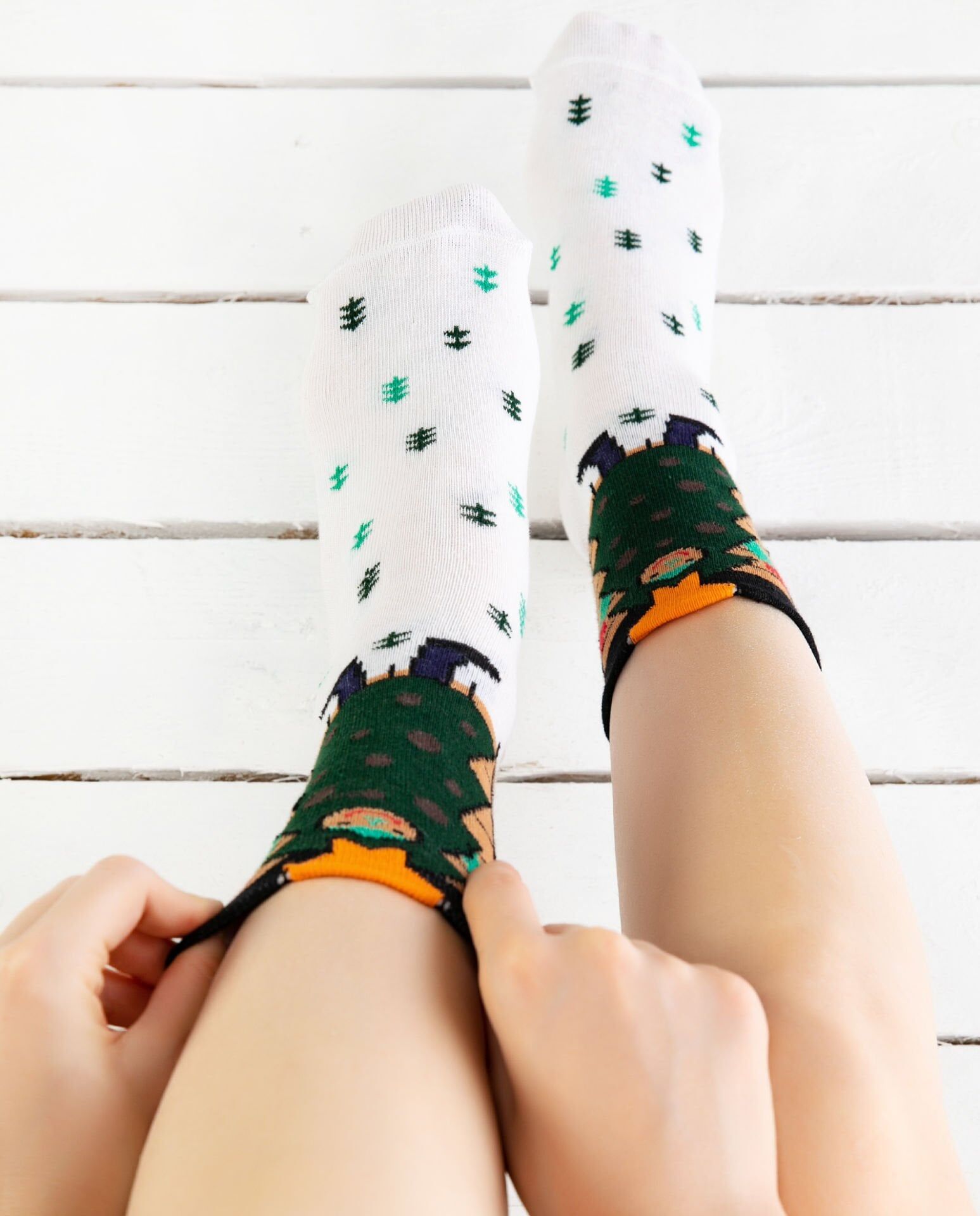 Mutlu Çam Ağacı Desen Soket Çorap