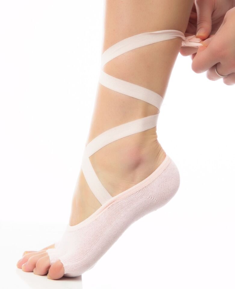 Parmaksız Pilates Çorabı Bağcıklı Kaymaz Taban Silikonlu
