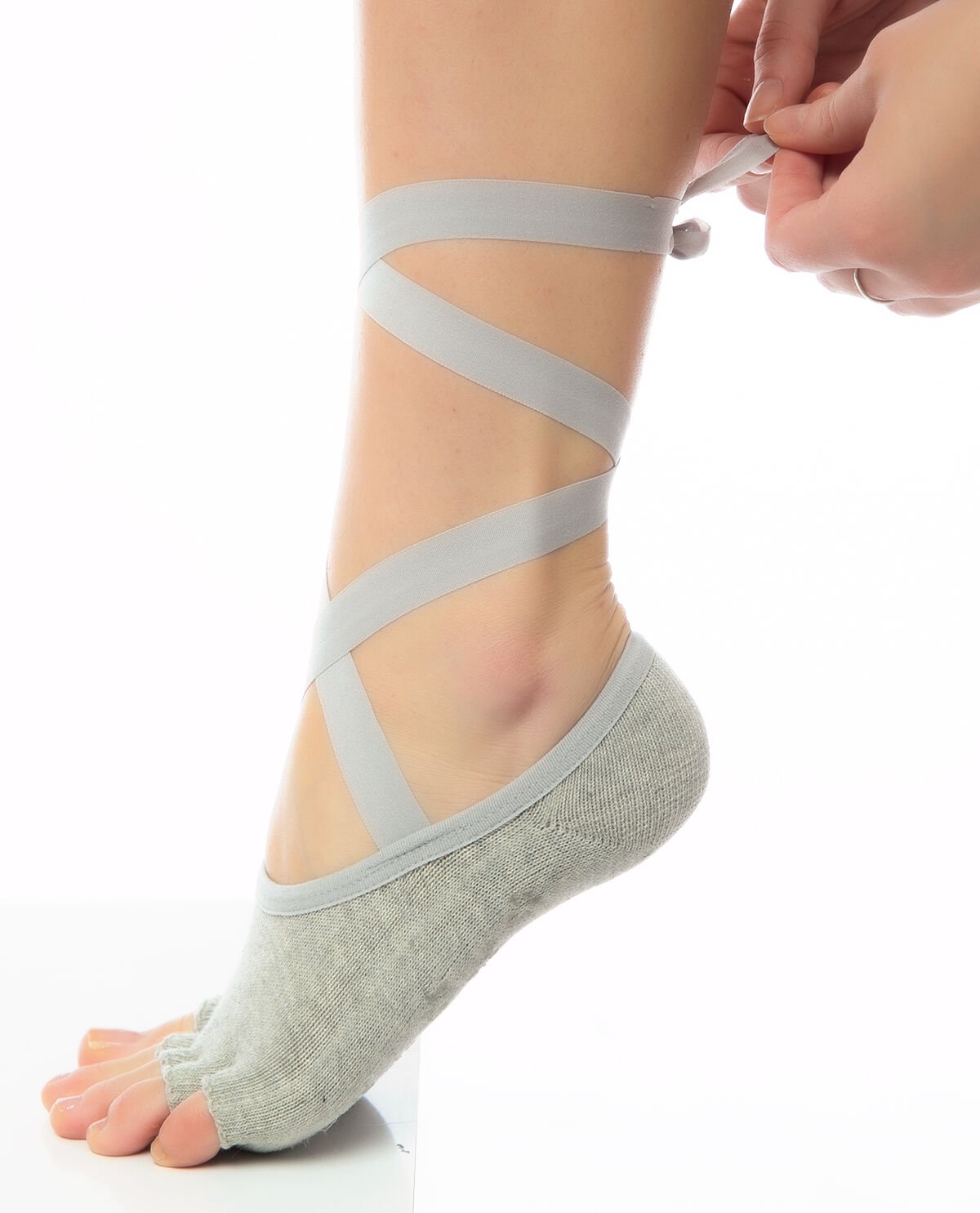 Yoga ve Pilates Çorabı Kurdela Bağcık Kaymaz Silikonlu