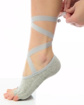 Yoga ve Pilates Çorabı Kurdela Bağcık Kaymaz Silikonlu