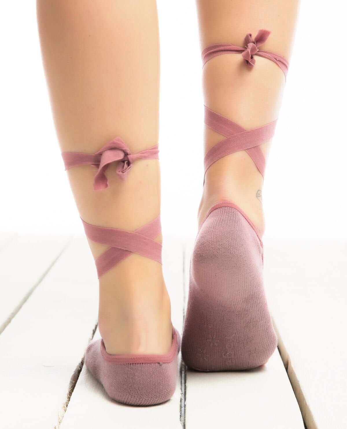 Pilates Çorabı Bağcıklı Kaydırmaz Taban Silikonlu