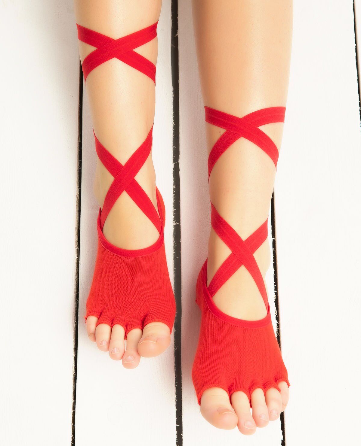 Kaymaz Pilates Çorabı Kurdela Bağcıklı Silikon Taban KIRMIZI - 36/40