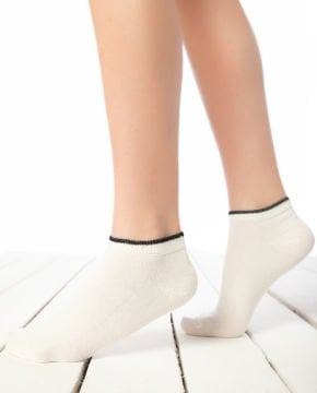 Beyaz Renk Bilek Siyah Detaylı Kısa Soket Çorap