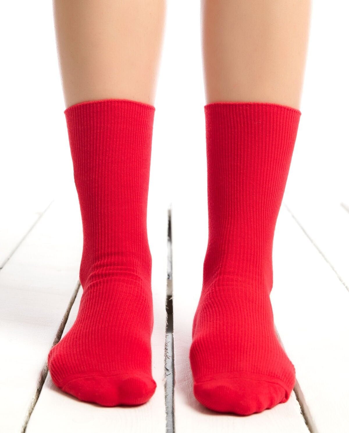 Çilek Nakışlı Kırmızı Renk Kadın Soket Çorap