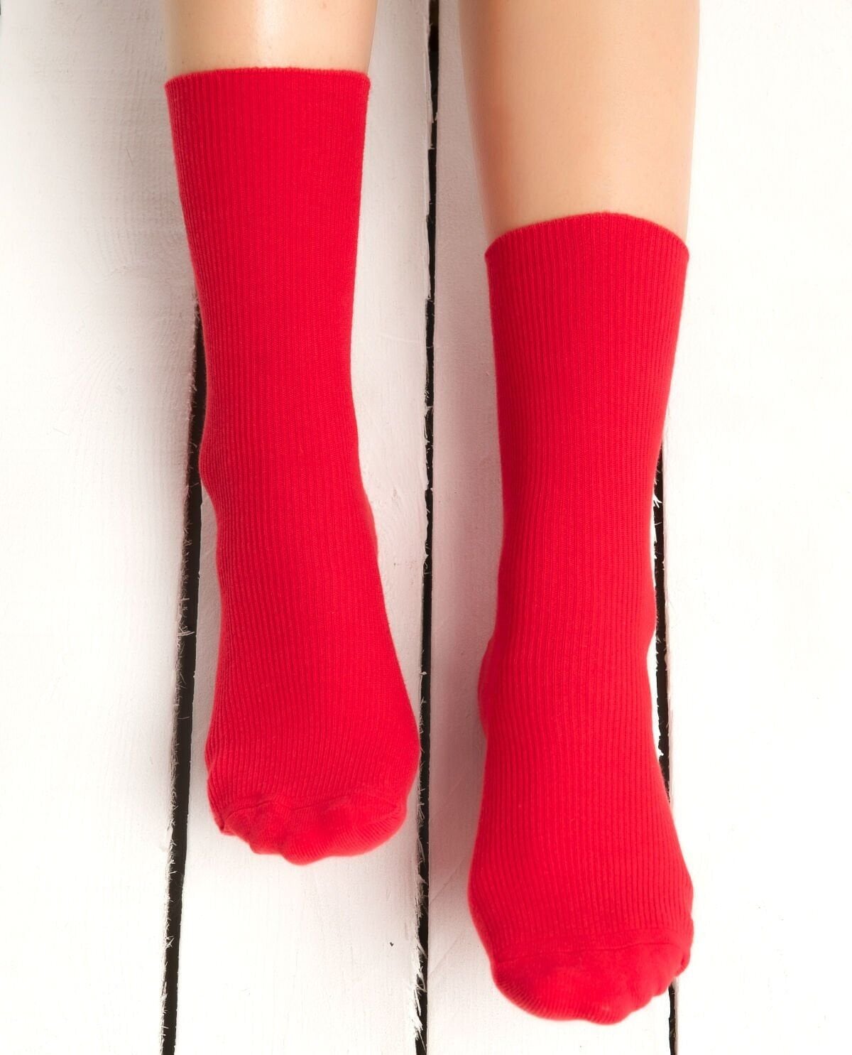 Çilek Nakışlı Kırmızı Renk Kadın Soket Çorap