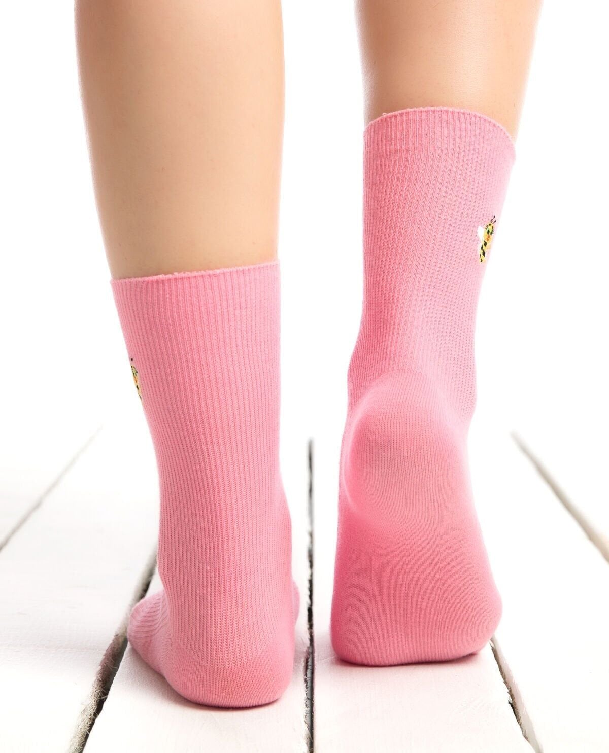 Arı Nakışlı Pembe Renk Kadın Soket Çorap