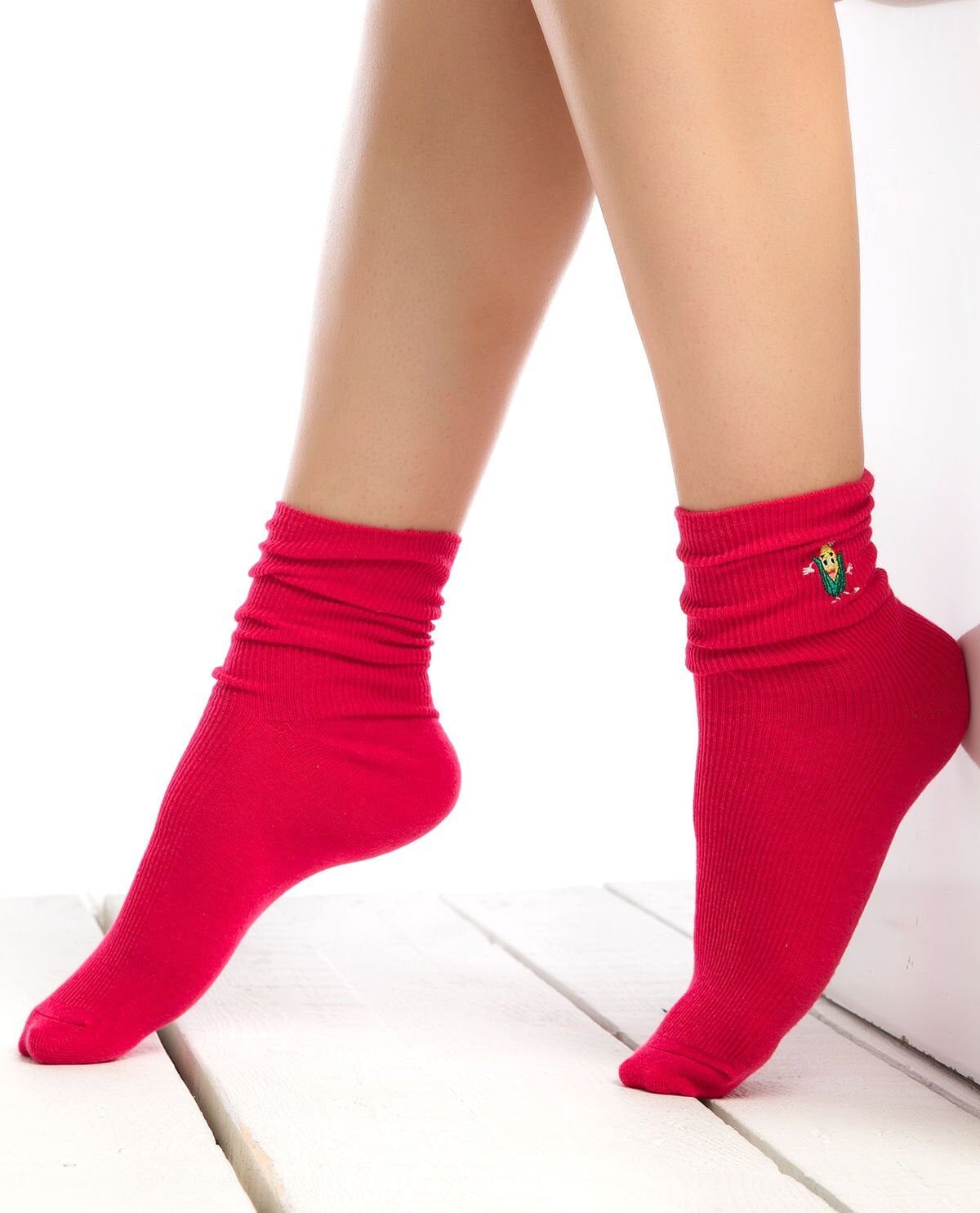 Mısır Nakışlı Fuşya Renk Kadın Soket Çorap