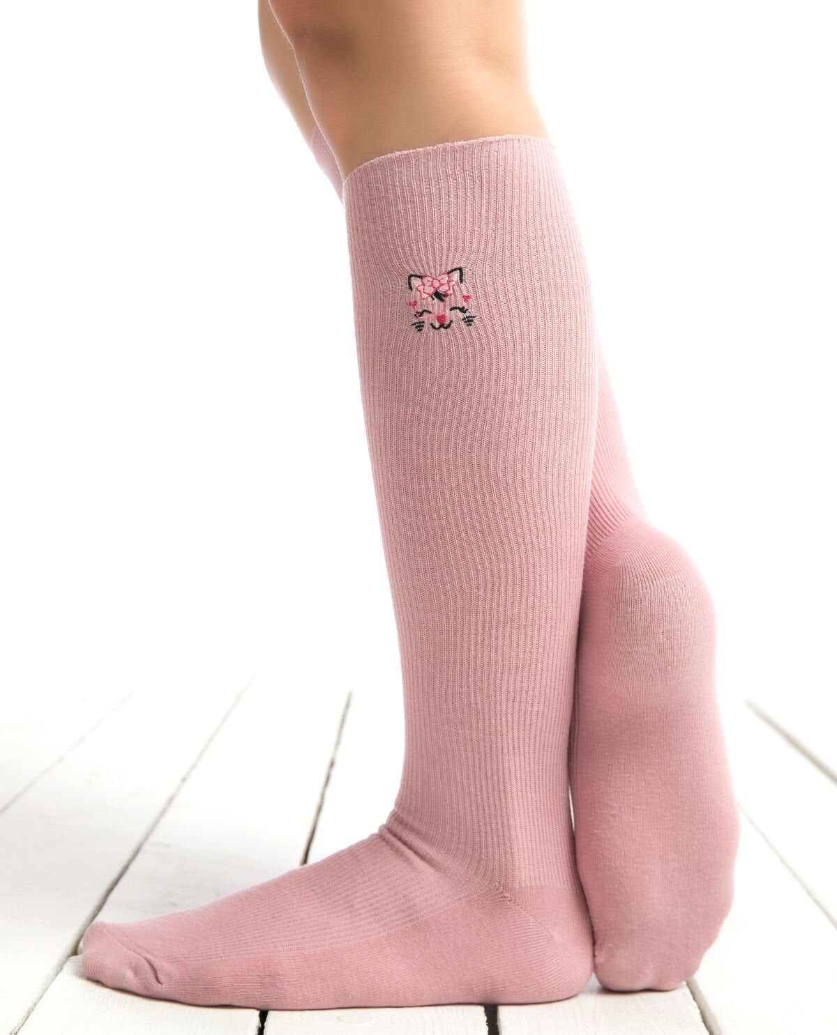 Sevimli Kedi Nakışlı Pembe Renk Kadın Dizaltı Çorap