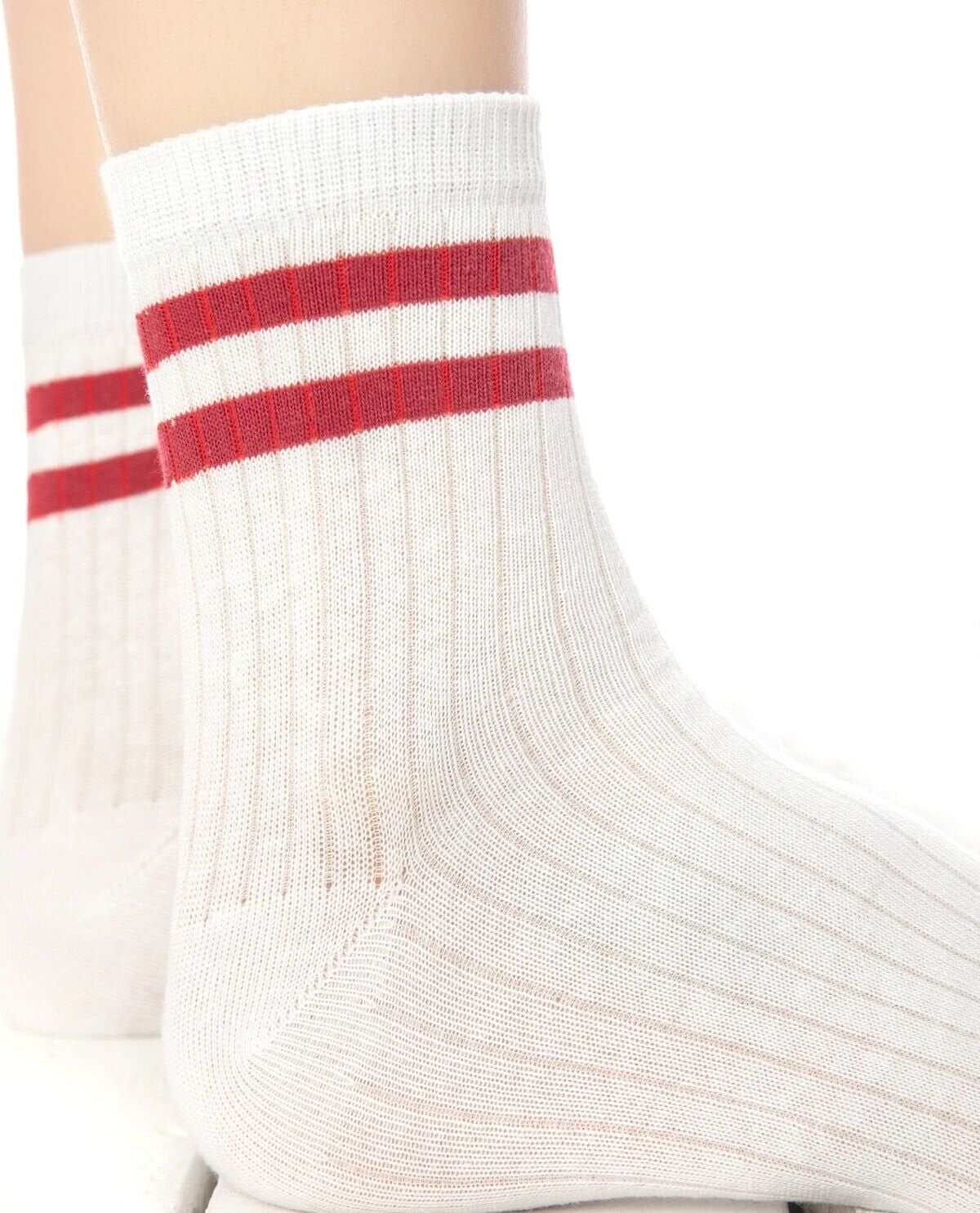 Larisa Beyaz Renk Bordo Çizgili Soket Çorap