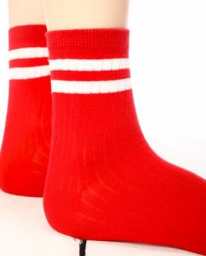 Larisa Bayrak Kırmızısı Renk Beyaz Çizgili Soket Çorap