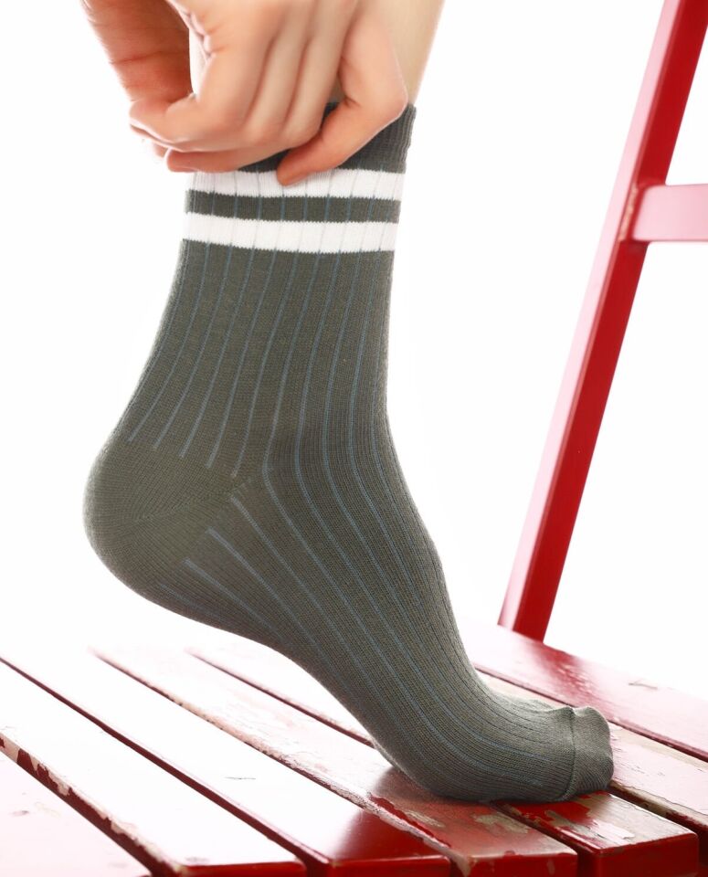 Larisa Haki Renk Beyaz Çizgili Soket Çorap