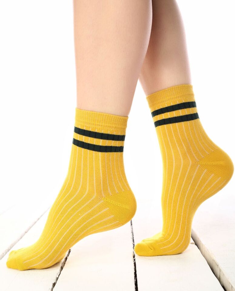 Larisa Sarı Renk Yeşil Çizgili Soket Çorap