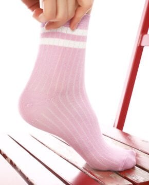 Larisa Roze Renk Beyaz Çizgili Soket Çorap