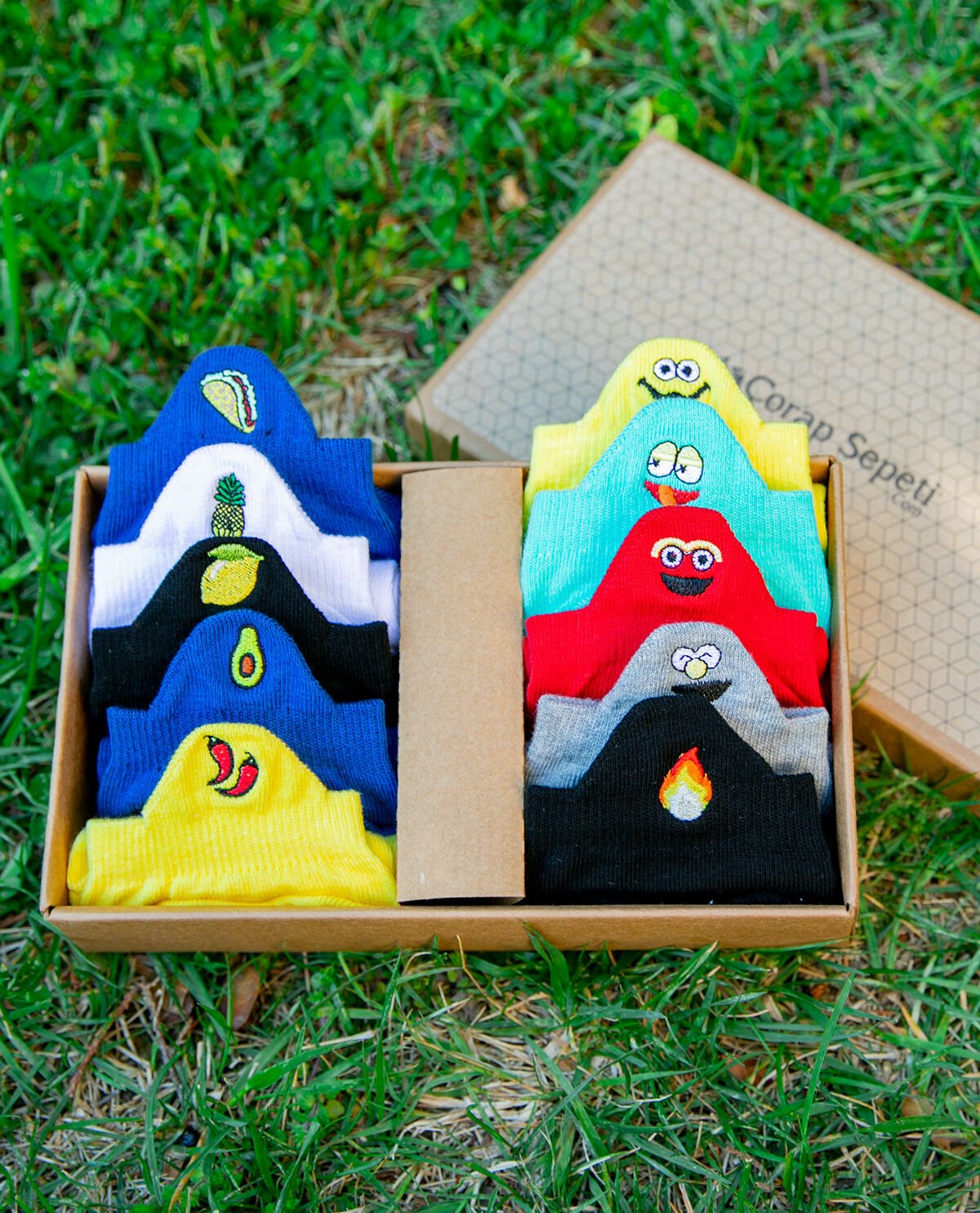Betty Emojili ve Meyve Nakışlı Çoraplar 10lu Eko Paket