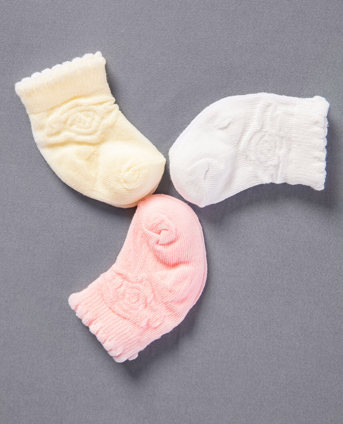Kabartma Gül Desenli Kız Bebek Çorabı 3lü Paket
