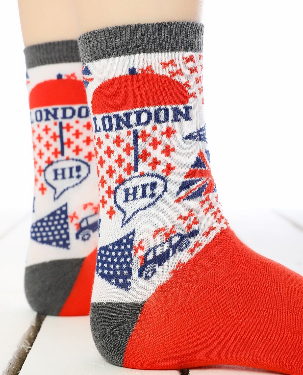 Hi! London Yazılı Şemşiye Desenli Soket Çorap