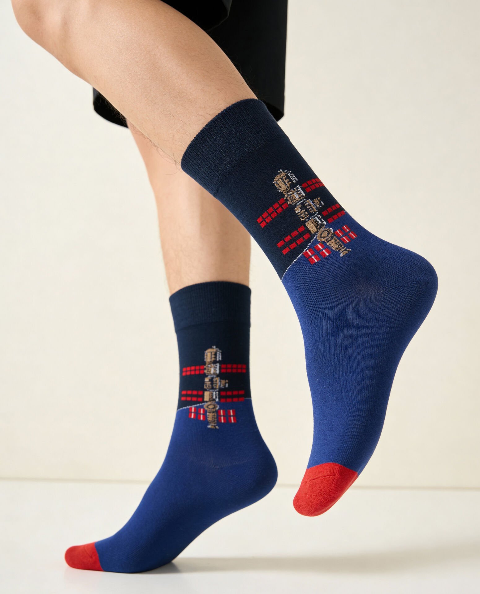 Uzay İstasyonu Desenli Erkek Soket Çorap