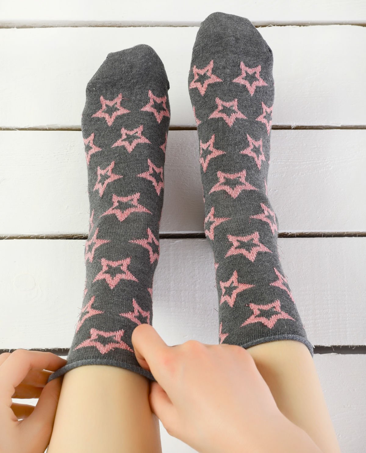 Gri Renk Simli Yıldız Desen Soket Çorap