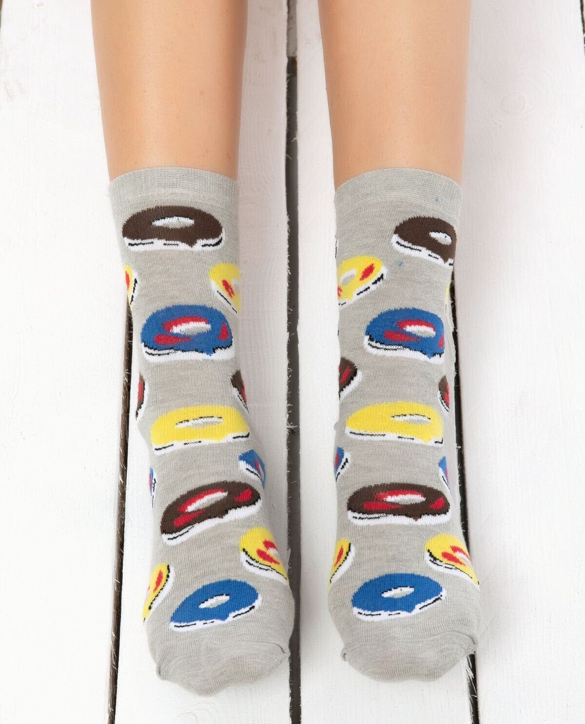 Gri Renk Donut Kurabiye Desen Soket Çorap