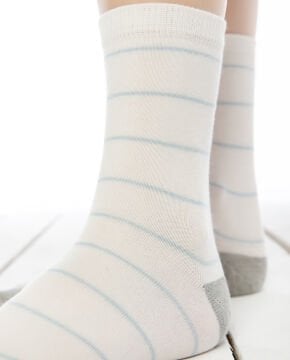 Beyaz Renk Mavi Çizgi Desen Soket Çorap