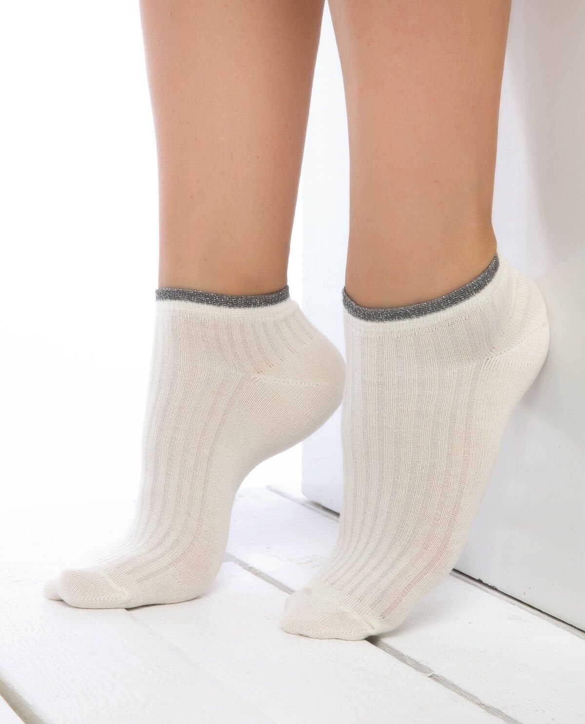 Ekru Renk Bilek Sim Detaylı Kısa Soket Çorap