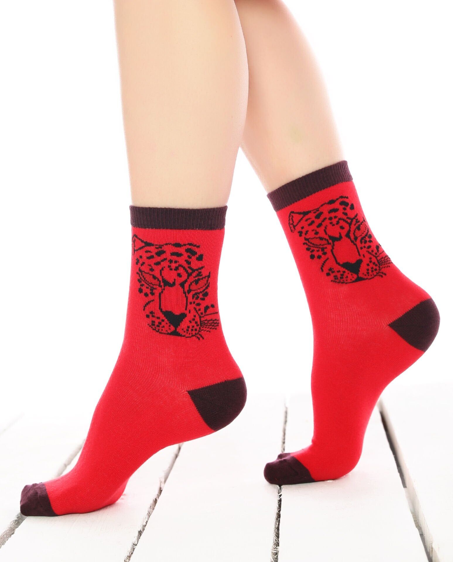 Kaplan Desen Kırmızı Soket Çorap