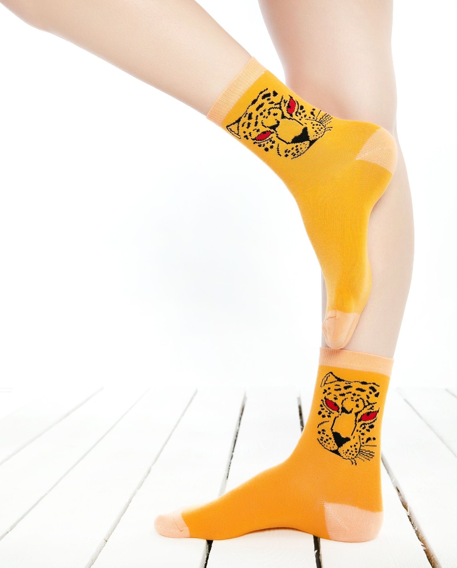 Kaplan Desen Turuncu Soket Çorap