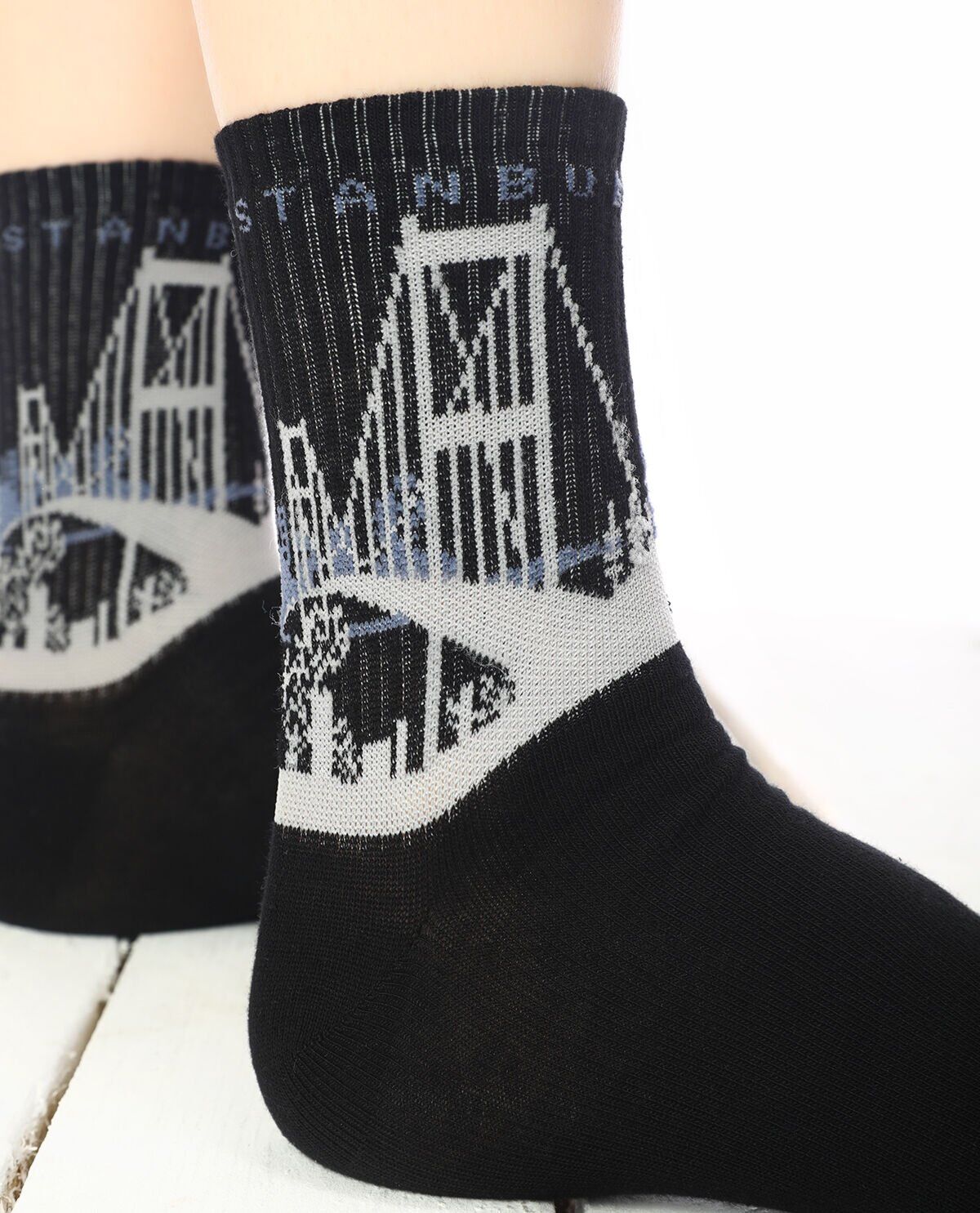 Boğaz Köprüsü Desenli Siyah Soket Çorap