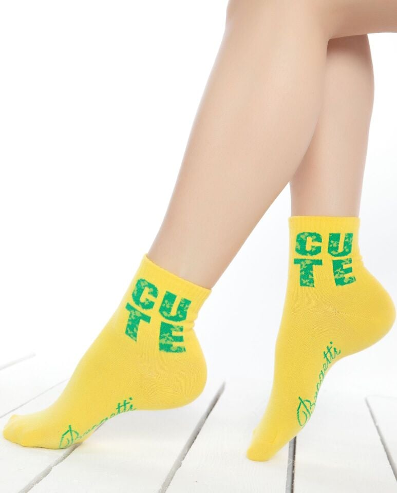 Sarı Renk Yeşil Cute Yazılı Soket Çorap