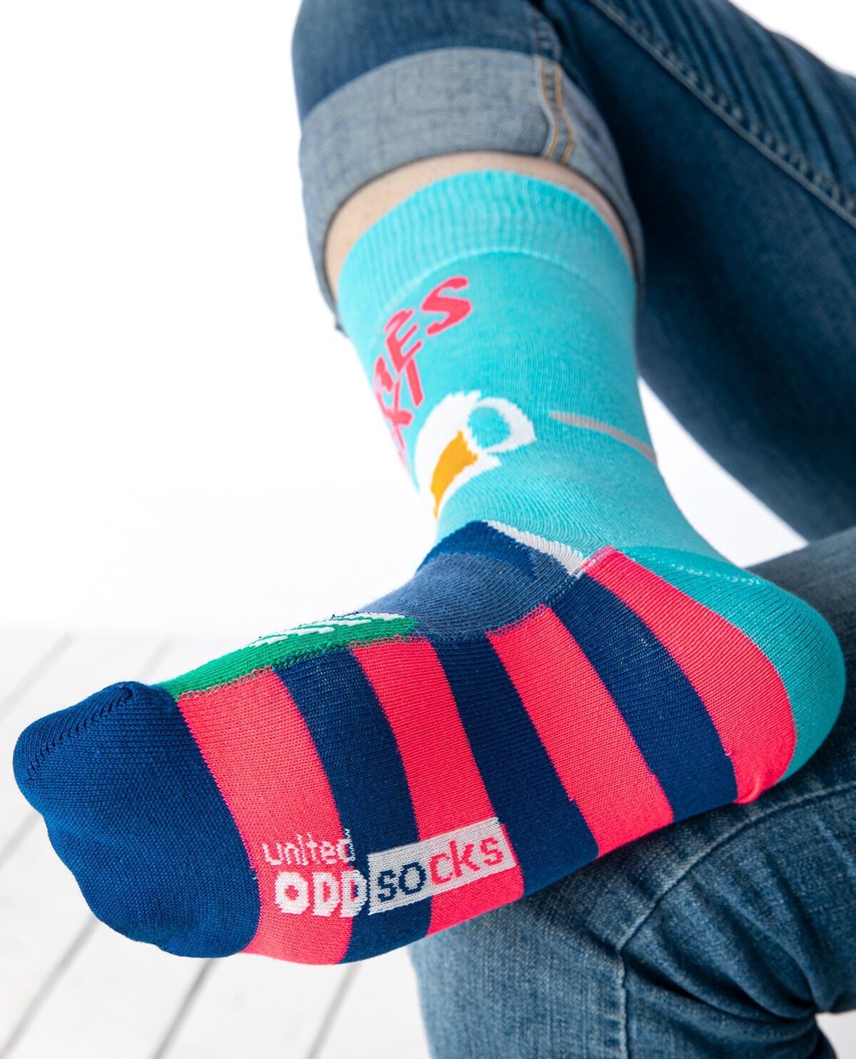 Manzara ve Bira Kadehi Desenli Erkek Soket Çorap