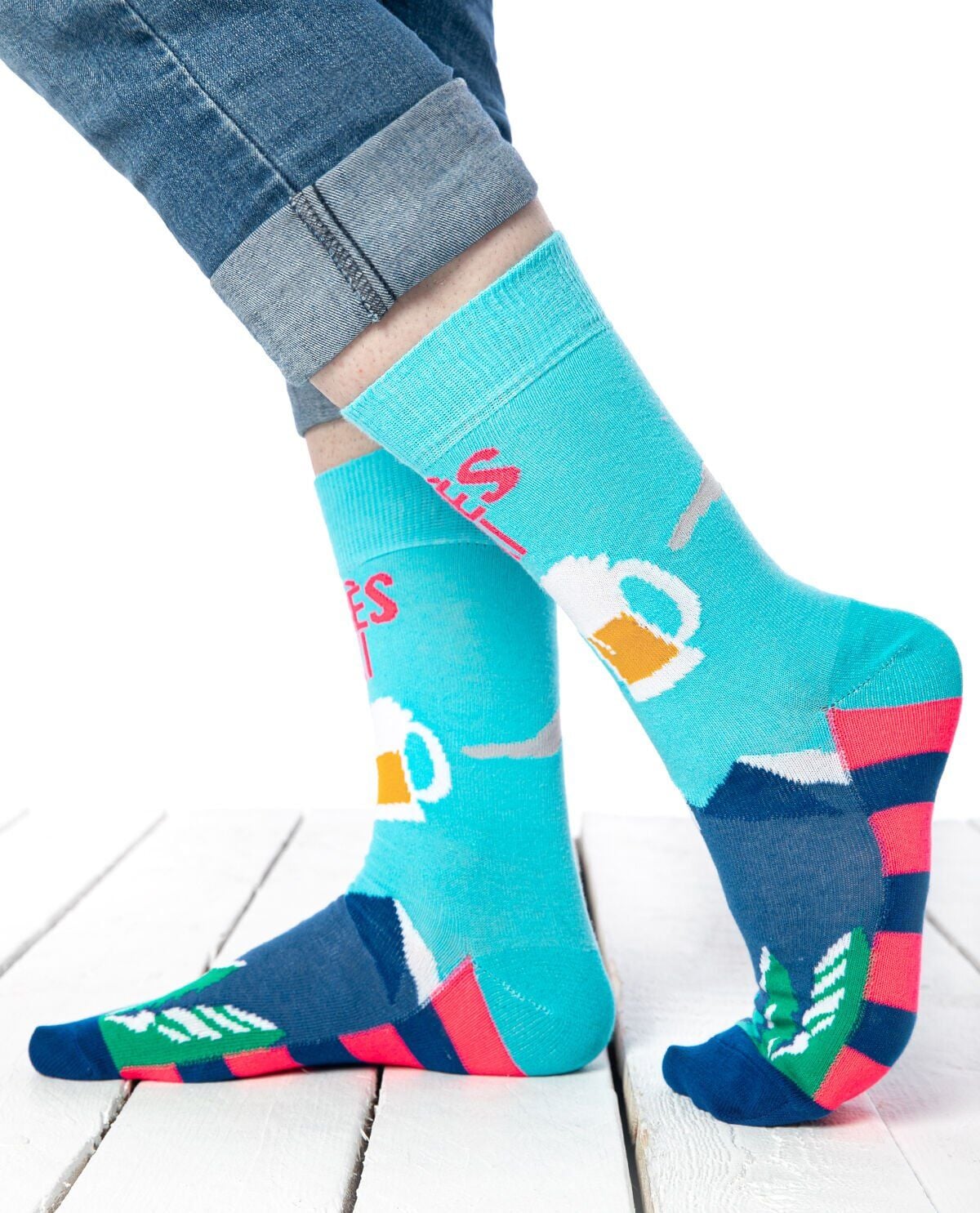 Manzara ve Bira Kadehi Desenli Erkek Soket Çorap