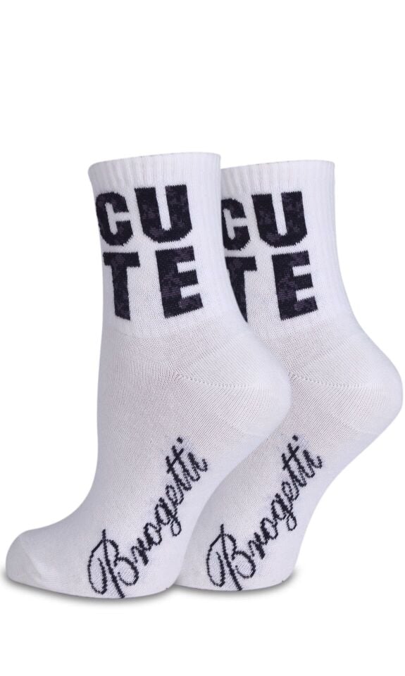 Beyaz Renk Siyah Cute Yazılı Soket Çorap